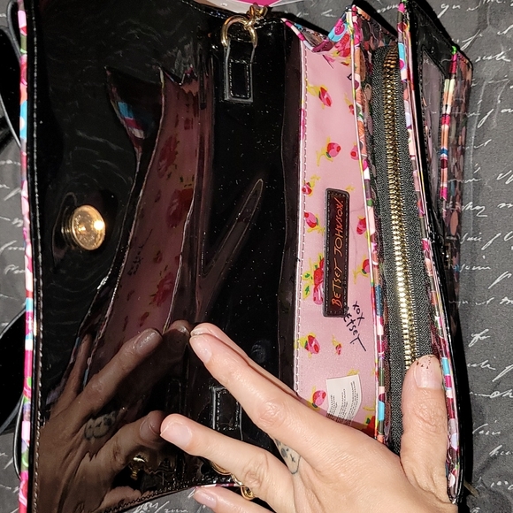 Betsey Johnson crossbody bag Rainbow Xodanie Bow New festive print gold tone - Picture 4 of 7